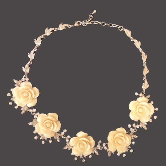 Beautiful Butter Rose Necklace and Matching Earrings Silver with Rhinestones - Picture 7 of 12